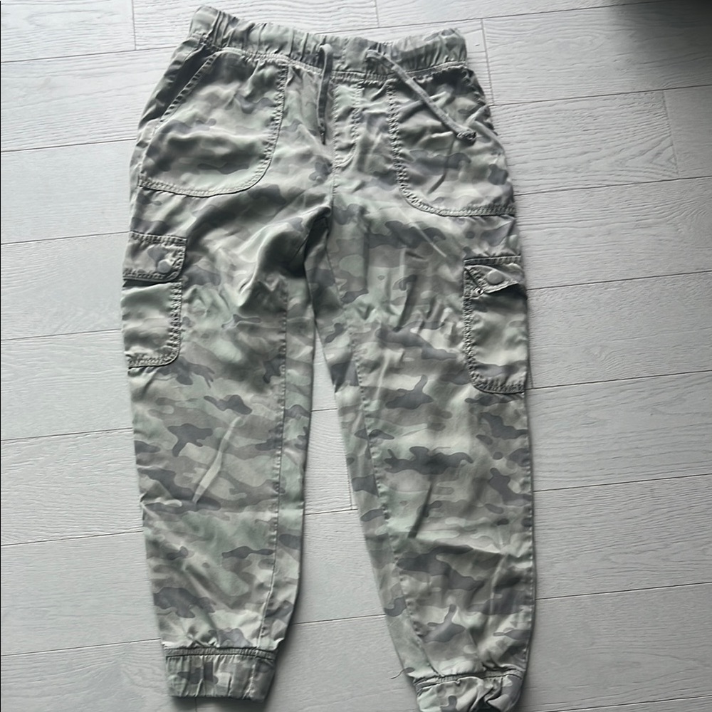 American Eagle Outfitters Camo Jogger Jeans